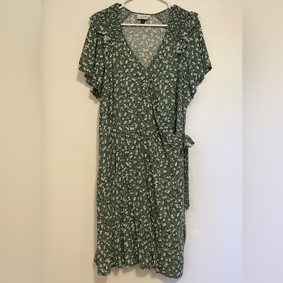 Universal Thread Green Floral Wrap Dress - Picture 3 of 6